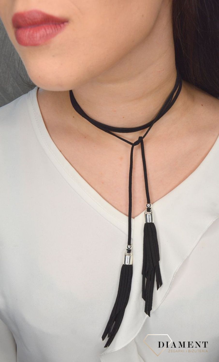 Naszyjnik choker czarny rzemyk z chwostami i srebrnymi dodatkami DIA-NSZ-0080-CZARNY S. Ciekawy, oryginalny naszyjnik choker to dodatek idealny na lato..jpg